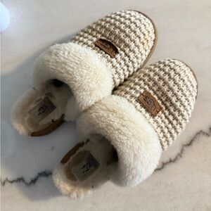 Ugg cozy slippers size 11 women’s